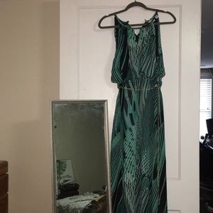 Maxi dress with gold belt